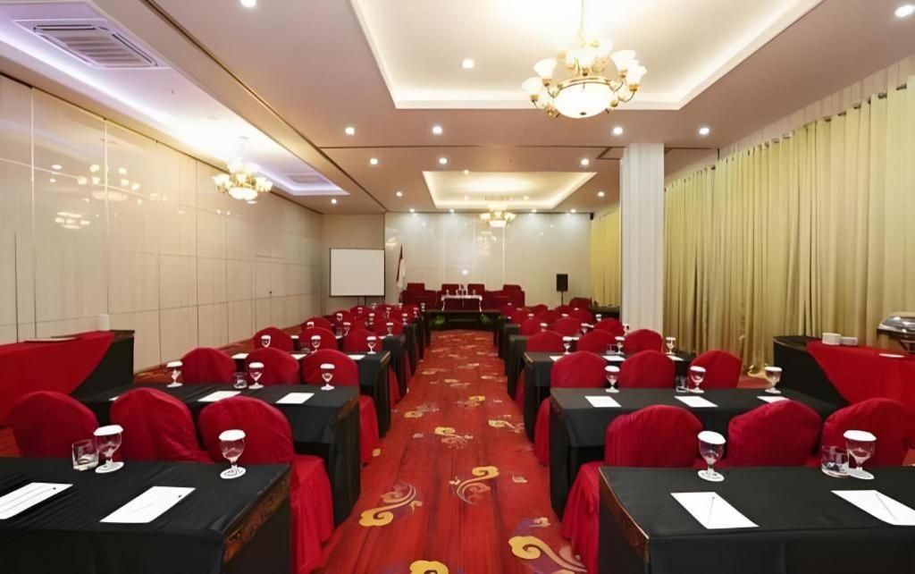 Sindoro Hotel Cilacap By Conary מראה חיצוני תמונה